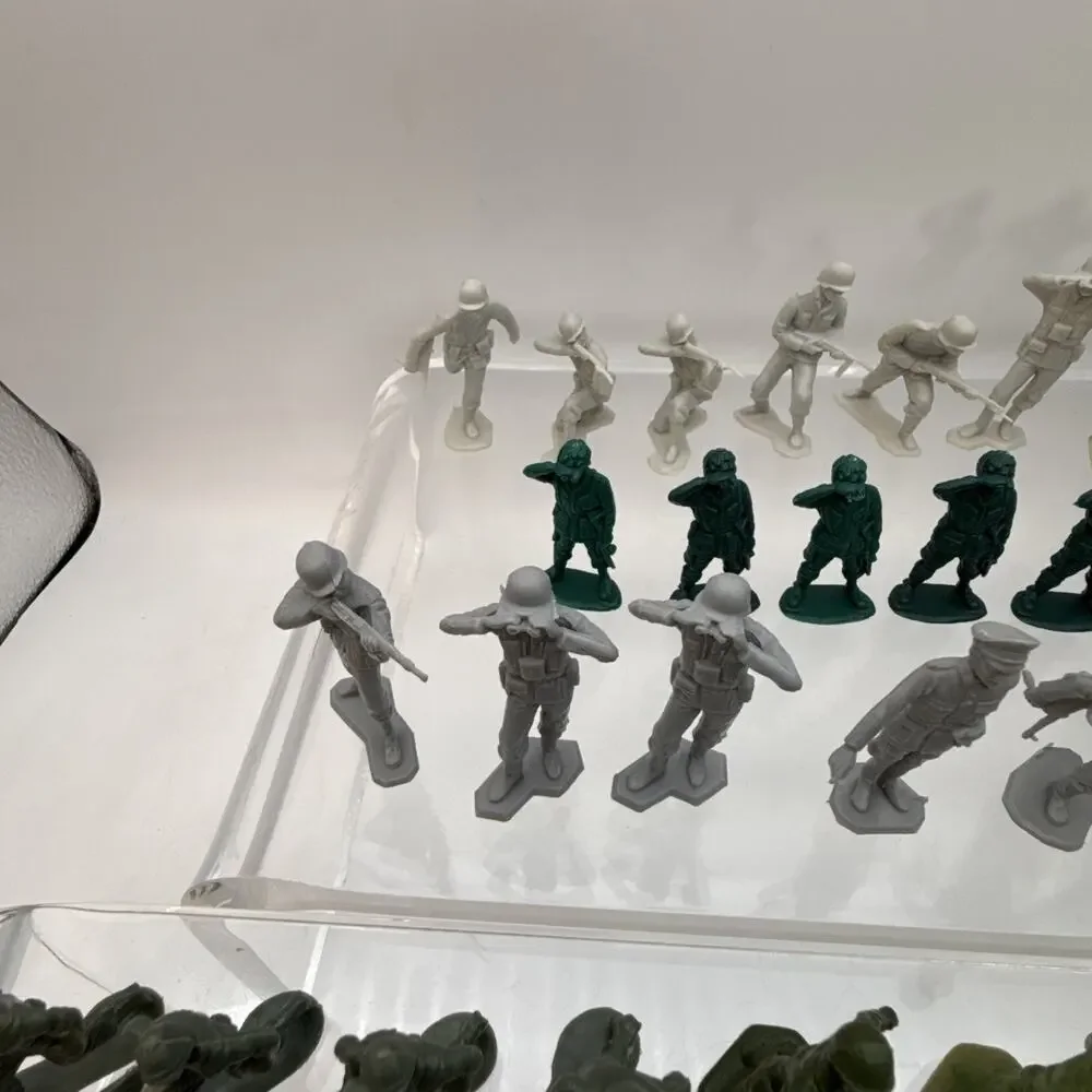 Lot of 120 Vintage WW2 Army Men Green Gray White Plastic Soldiers Figures
